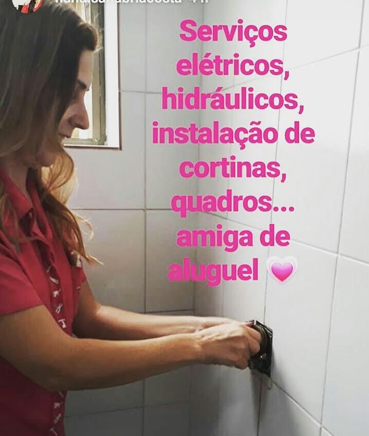 Maria Resolve mexendo em interruptor